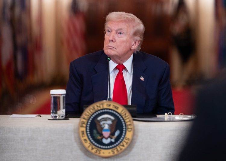 Trump afirma que EE.UU., ha destruido 42 buques de Irán, su fuerza aérea y telecomunicaciones