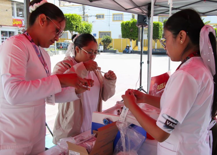 Gobierno de Puebla refuerza vacunación contra el sarampión en San Miguel Canoa