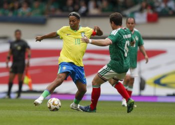 México de Cuauhtémoc Blanco vence a Brasil de Ronaldinho en partido de leyendas