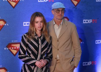 Milly Alcock deslumbra en México tras presentar a la nueva heroína ‘Supergirl’