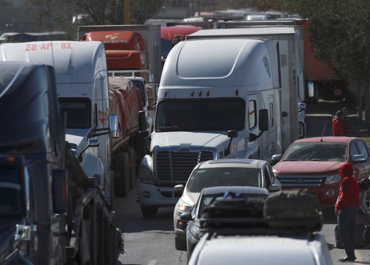 Transportistas y campesinos alistan bloqueos en carreteras