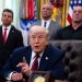 Trump asegura baja de gasolina antes de 2027
