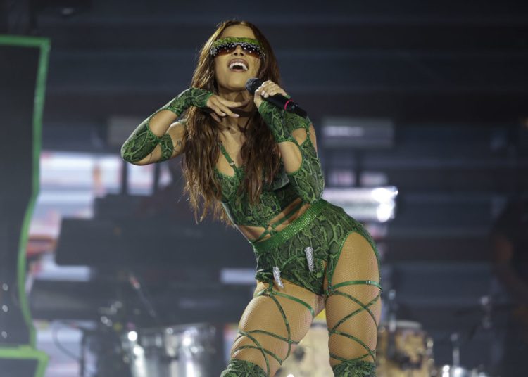 Anitta anuncia colaboración con Shakira en su próximo disco
