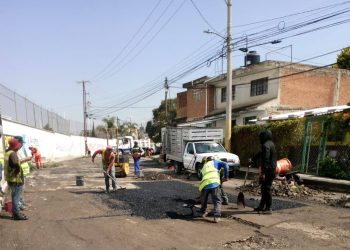 Jez Alcalá refuerza bacheo en San Pablo Xochimehuacan; vecinos y autoridades unen esfuerzos