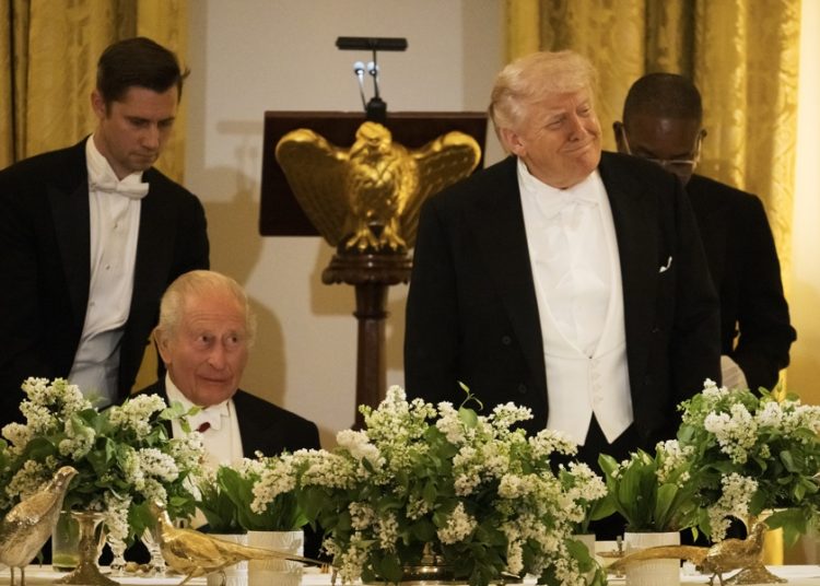 Carlos III lanza pulla a Trump: “hablarían francés”