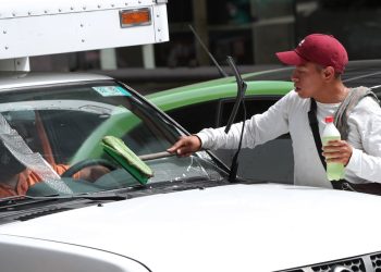 Desempleo en México baja a 2,4 %