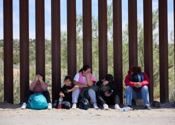 Tribunal dictamina ilegal prohibición de asilo de Trump