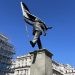 Aparece en Londres supuesta estatua de Banksy