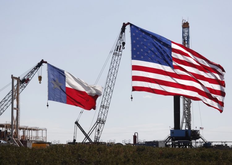 Petróleo de Texas sube 11 % ante el temor a una escalada