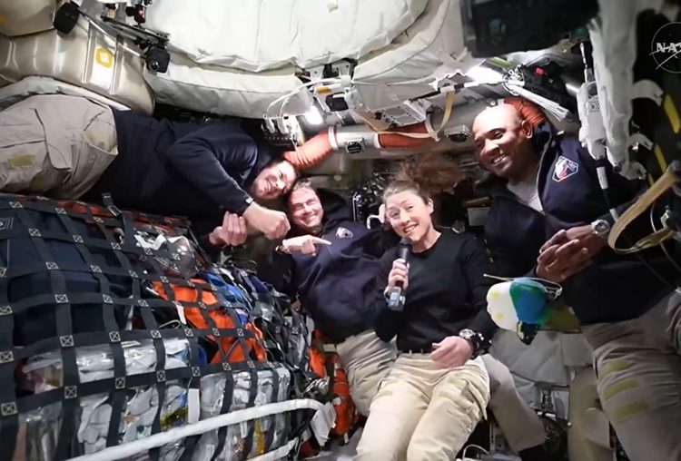 Tripulación de la Artemis II se encuentra con «gran espíritu»