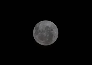 La NASA publica foto de la cara oculta de la Luna tomada por la misión Artemis II
