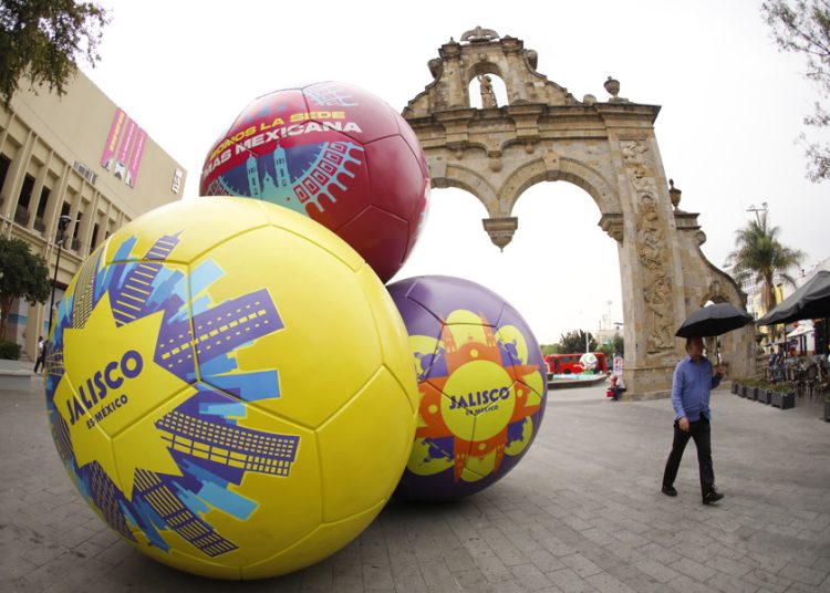 Guadalajara, una gran cancha mundialista con esculturas de balones