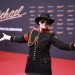 Español y guante brillan en alfombra de biopic de Michael Jackson