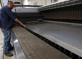 EE. UU. fija reglas para bajar aranceles a acero y aluminio