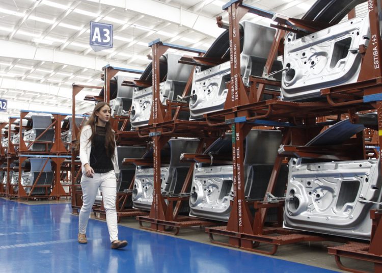 Producción industrial de México cae 1.3% en febrero