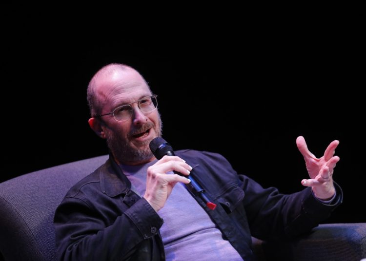 Aronofsky defiende contar historias en tiempos de guerra