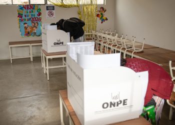 Fujimori, primer lugar cuando se ha escrutado el 60% de los votos en Perú