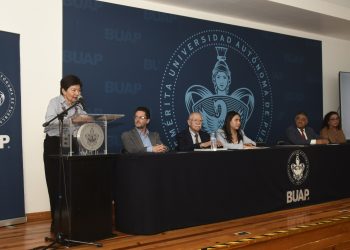 BUAP entrega constancias de capacitación a servidores públicos