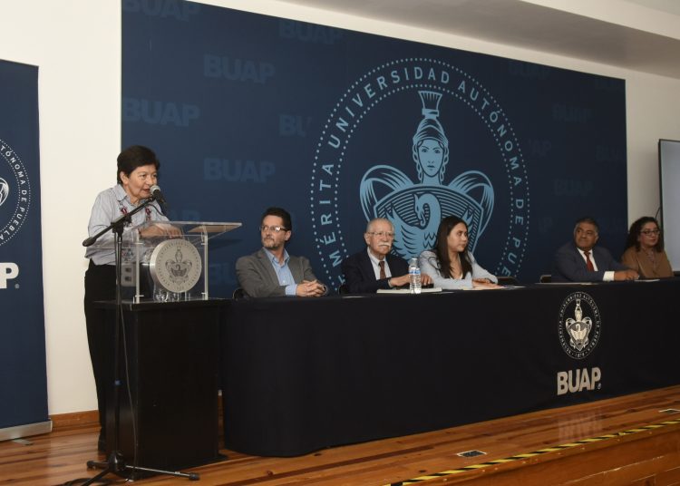 BUAP entrega constancias de capacitación a servidores públicos