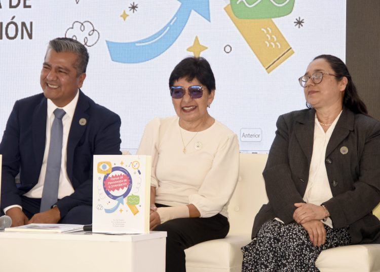 Docentes BUAP presentan el libro Metodología de la Investigación, en la sede de Acajete