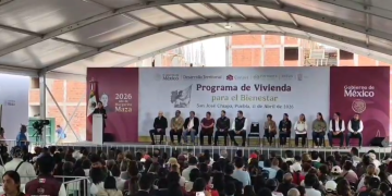Entrega Sheinbaum programas de vivienda en Puebla