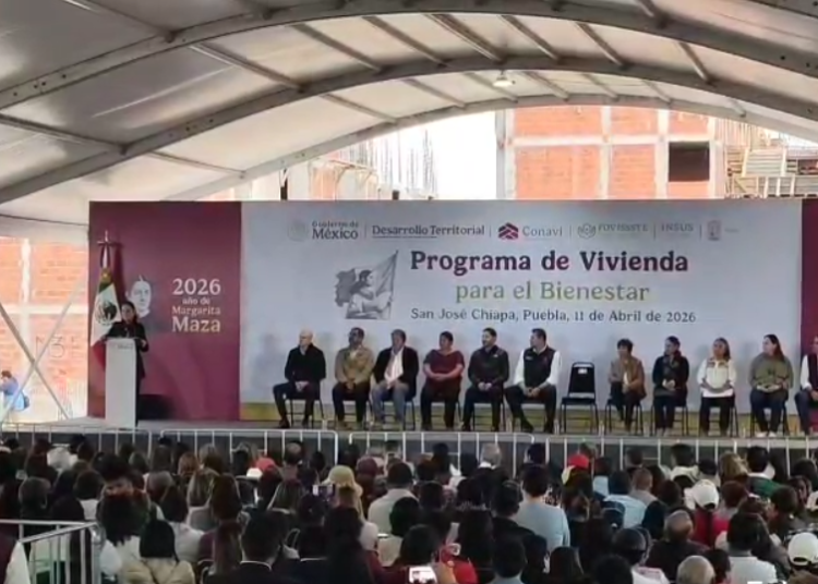 Entrega Sheinbaum programas de vivienda en Puebla