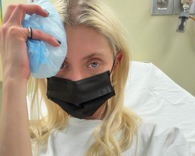 Hospitalizan a la cantante Taylor Momsen por picadura de araña