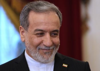 Araqchí asegura que Irán estudia posibilidad de negociar con EE.UU.