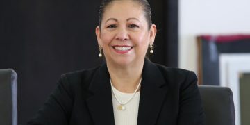 Leva anclas, Laura Artemisa