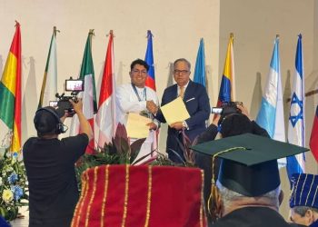 Poblano firma convenio internacional