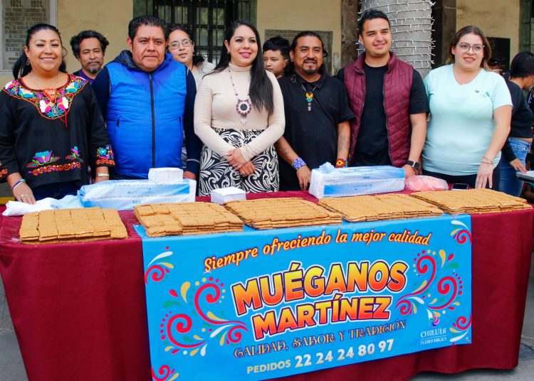 Encabeza Tonantzin Fernández la colocación de la alfombra monumental en el Portal Guerrero
