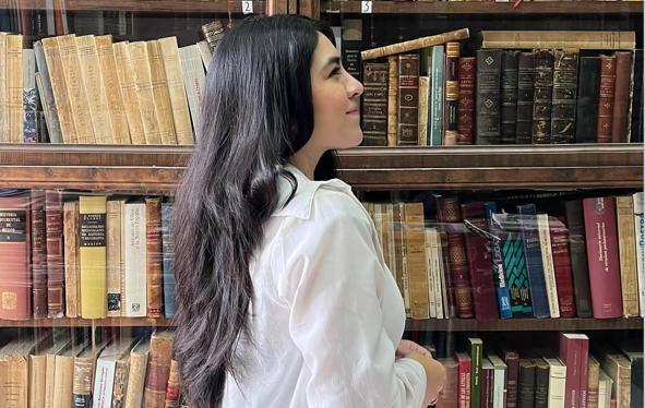 Karla Ceceña promociona ‘Encanto y misterio’
