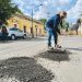 Gobierno de Juan Manuel Alonso mejora vialidades con bacheo en Texmelucan