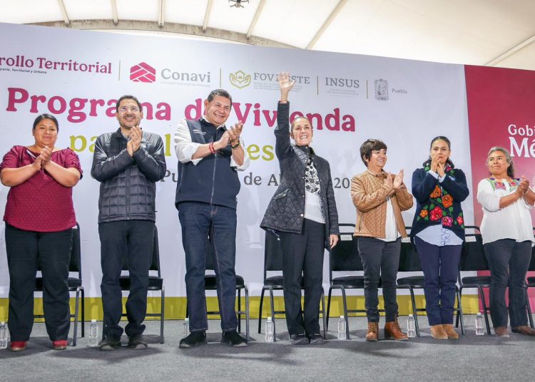 Sheinbaum refrenda en San José Chiapa apoyo a Puebla con vivienda y desarrollo sustentable.