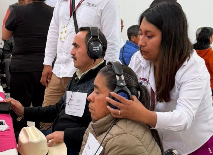SEDIF entrega apoyos auditivos en Puebla