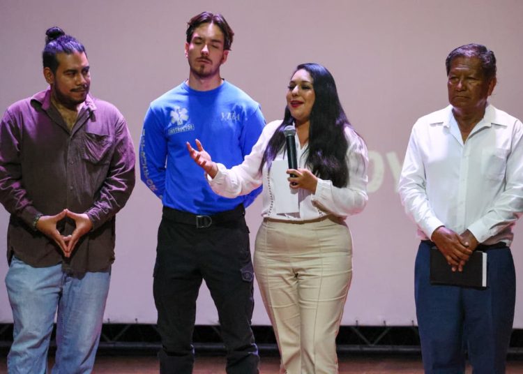 Tonantzin Fernández fortalece a la juventud con emprendimiento