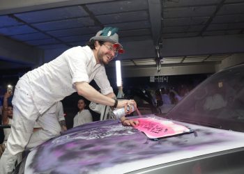 Neón, lujo y causa social: así se vivió el opening de Autoart World 2026
