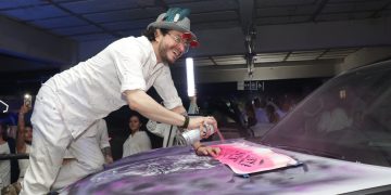 Neón, lujo y causa social: así se vivió el opening de Autoart World 2026