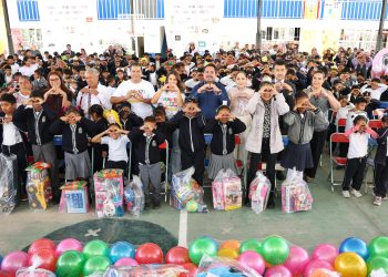 JuguetiOro y Gobierno del Estado llevan sonrisas y alegría a niñez de Azumiatla