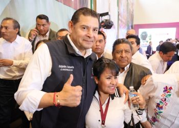 Armenta escucha de manera directa necesidades de habitantes de Atlixco