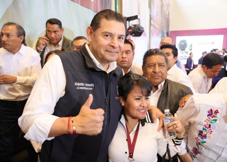 Armenta escucha de manera directa necesidades de habitantes de Atlixco