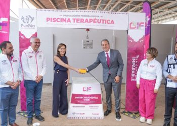 Pepe Chedraui y MariElise Budib colocan primera piedra de piscina terapéutica CMERI