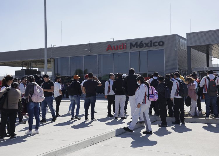 Van por aumento de 2 dígitos sindicalizados de Audi México