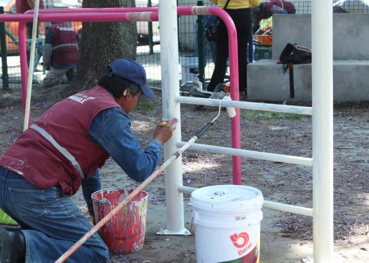 Realizan poda y limpieza en Parque Profesor Arnulfo Pérez Ruiz