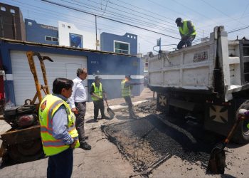 Pepe Chedraui refuerza programa de bacheo para mejorar la movilidad