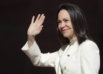 Corina Machado ve urgente transición democrática en Venezuela