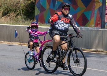 Celebra gobierno estatal a niñas y niños en la Vía Recreativa Metropolitana