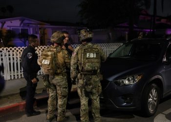 Acordonan casa del detenido tras tiroteo en cena a la que asistía Trump