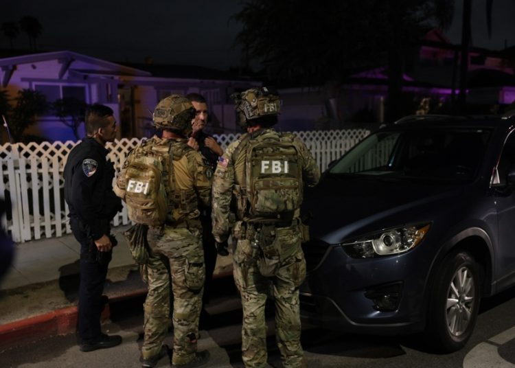 Acordonan casa del detenido tras tiroteo en cena a la que asistía Trump
