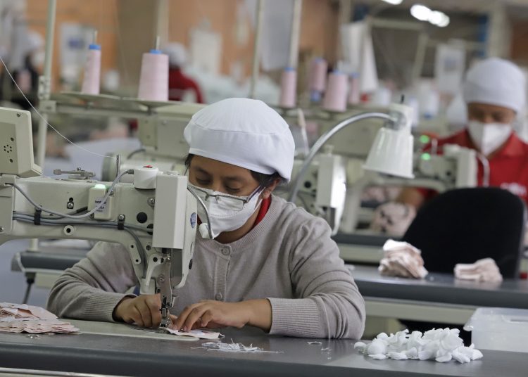 Registra industria de la transformación baja en empleo con seguridad social